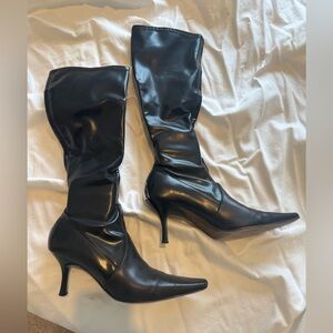 Donald Pliner black boats 9.5
